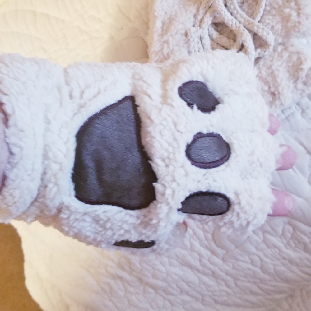 Cat paw fingerless gloves